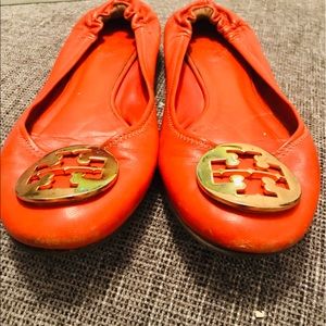 TORY BURCH FLATS WITH GOLD EMBLEM
